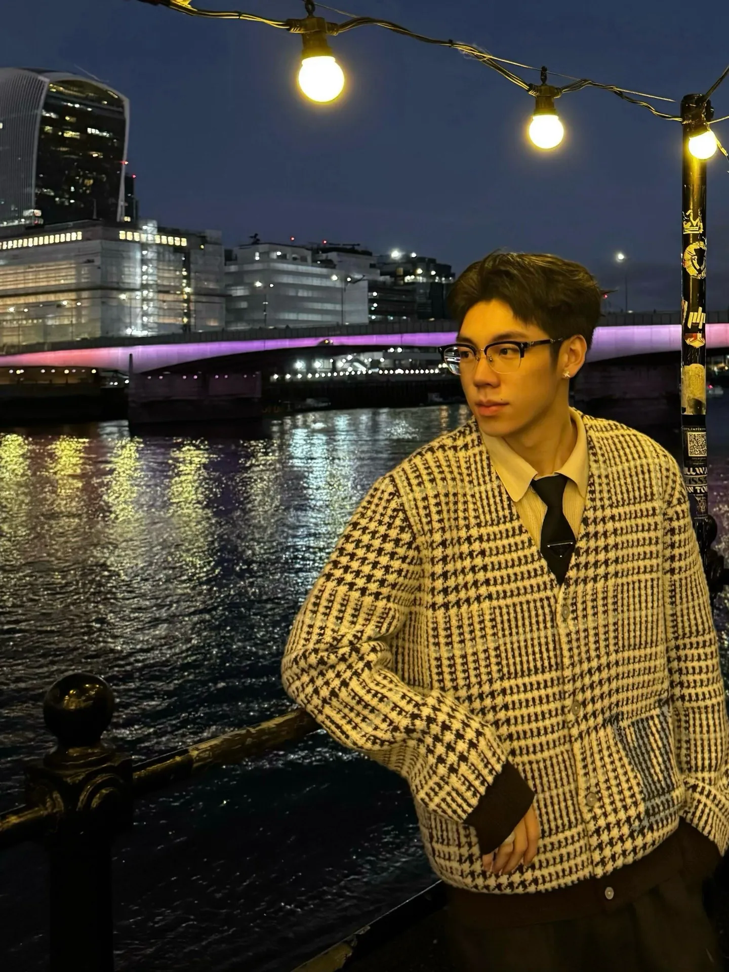 Louis Vuitton/ V